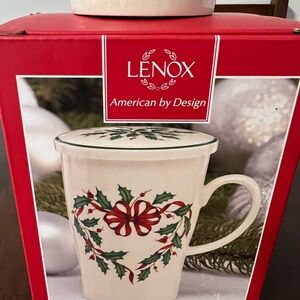 NIB Lenox Holiday  Warmest Wishes Tall Heart Wreath Mug with Lid 5 1/2"